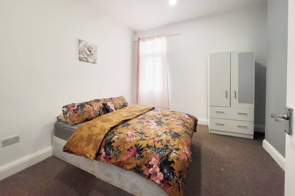 Photo of Bedroom in North Acton