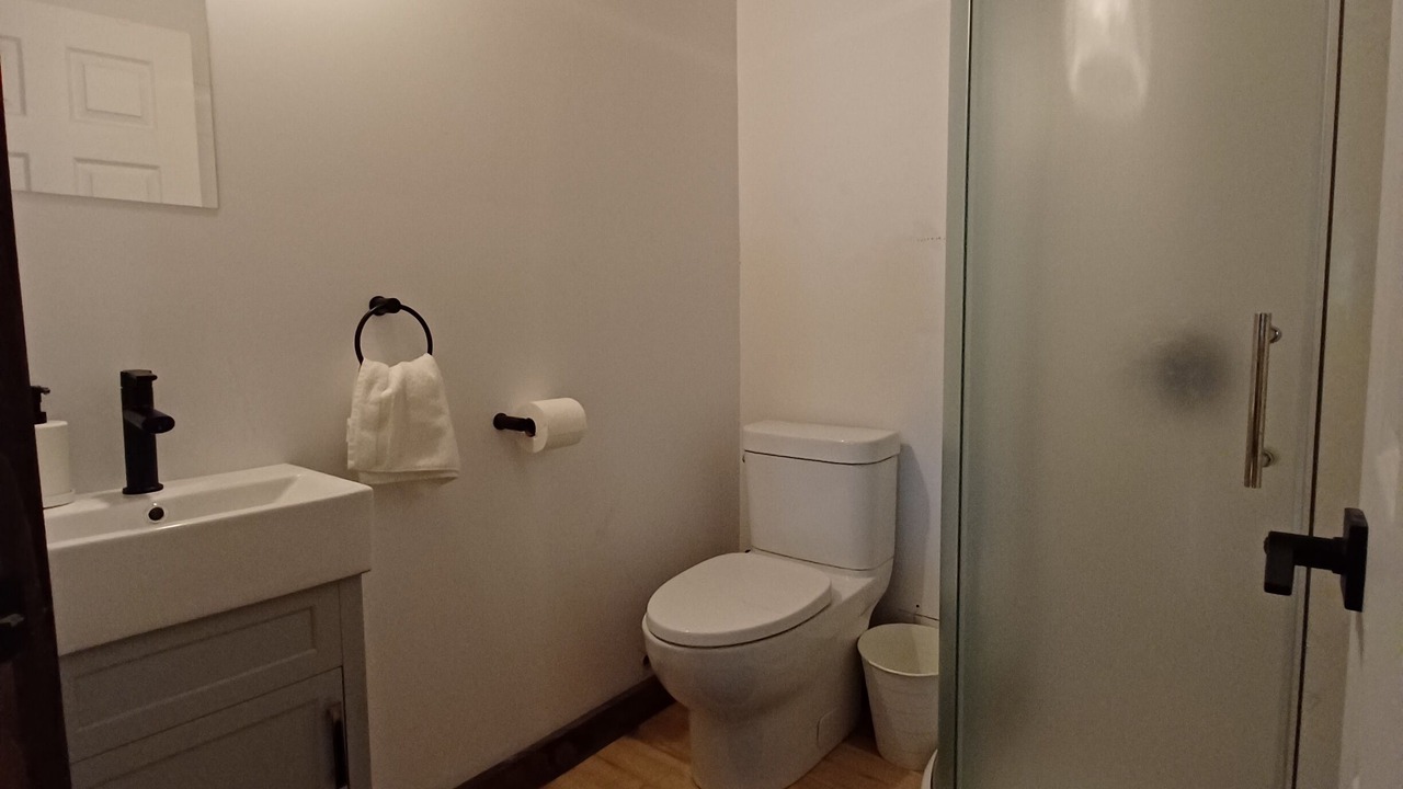 Photo of Bathroom in Leslie-Clapham-et-Huddersfield