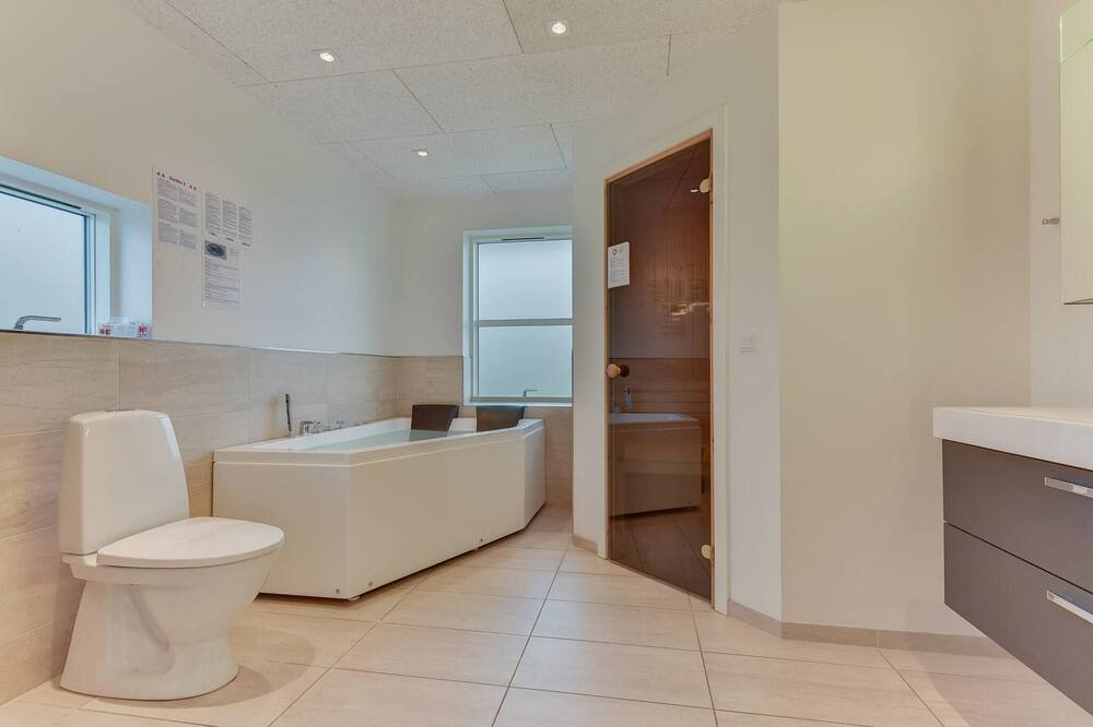 Photo of Bathroom in Flovt Strand