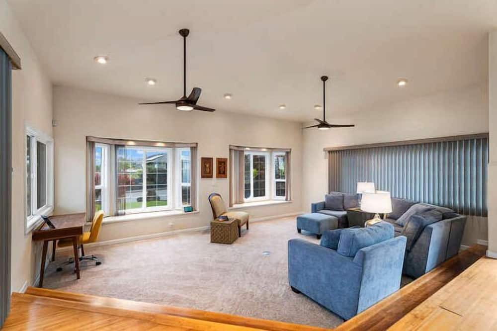 Photo of Bedroom in Kealakekua