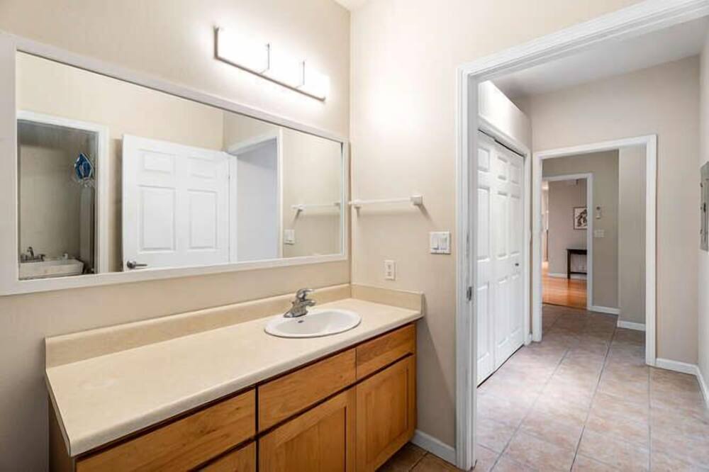 Photo of Bathroom in Kealakekua