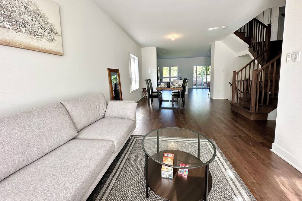 Photo of Livingroom in Pointe Claire