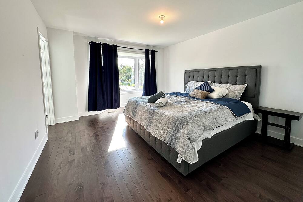 Photo of Bedroom in Pointe Claire