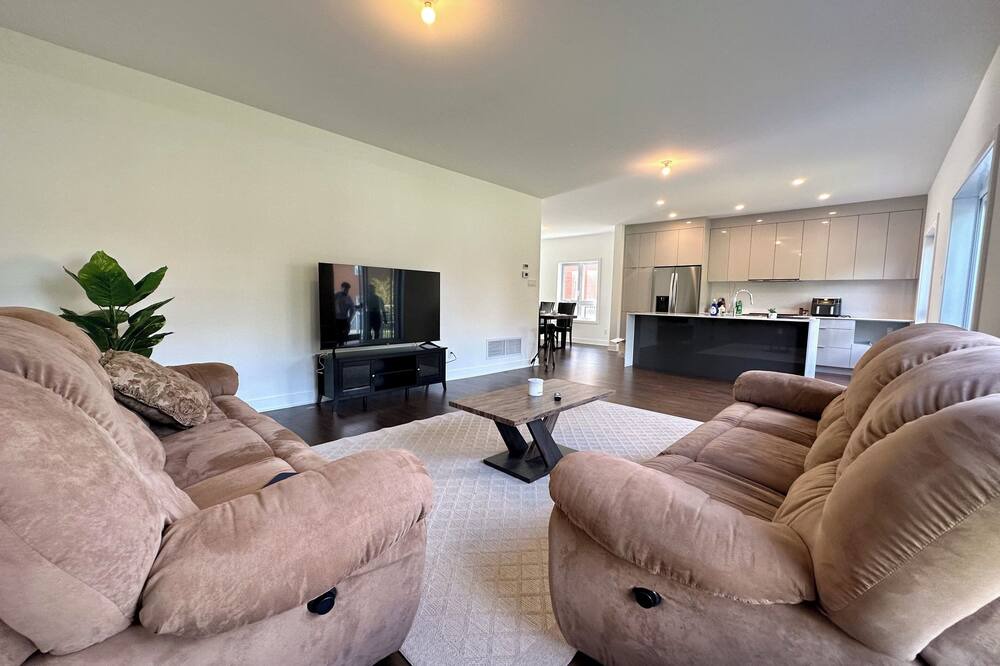 Photo of Livingroom in Pointe Claire