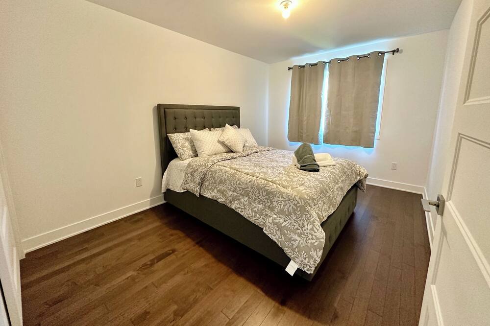 Photo of Bedroom in Pointe Claire