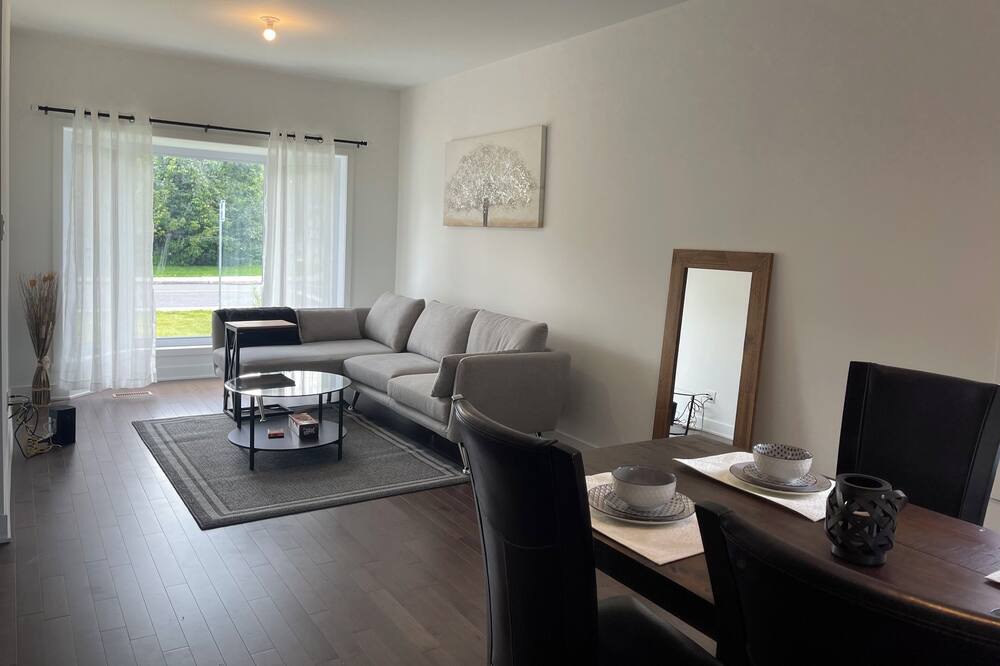 Photo of Livingroom in Pointe Claire