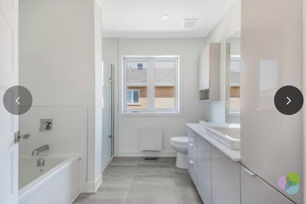 Photo of Bathroom in Pointe Claire