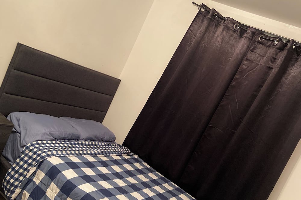 Photo of Bedroom in Bout-de-l'Ile