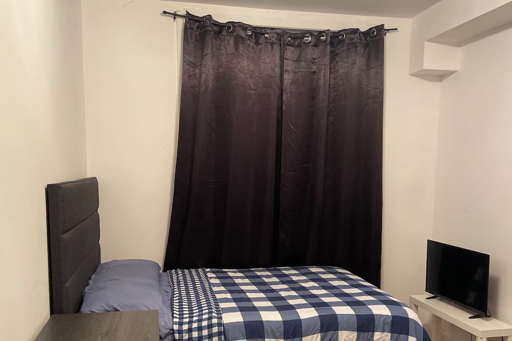 Photo of Bedroom in Bout-de-l'Ile