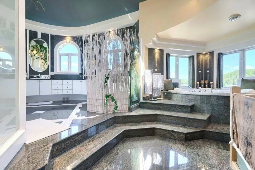 Photo of Bathroom in Papineau Regional County Municipality