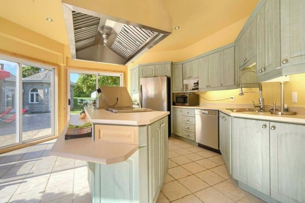 Photo of Kitchen in Papineau Regional County Municipality
