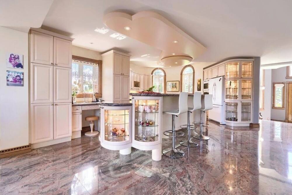 Photo of Kitchen in Papineau Regional County Municipality