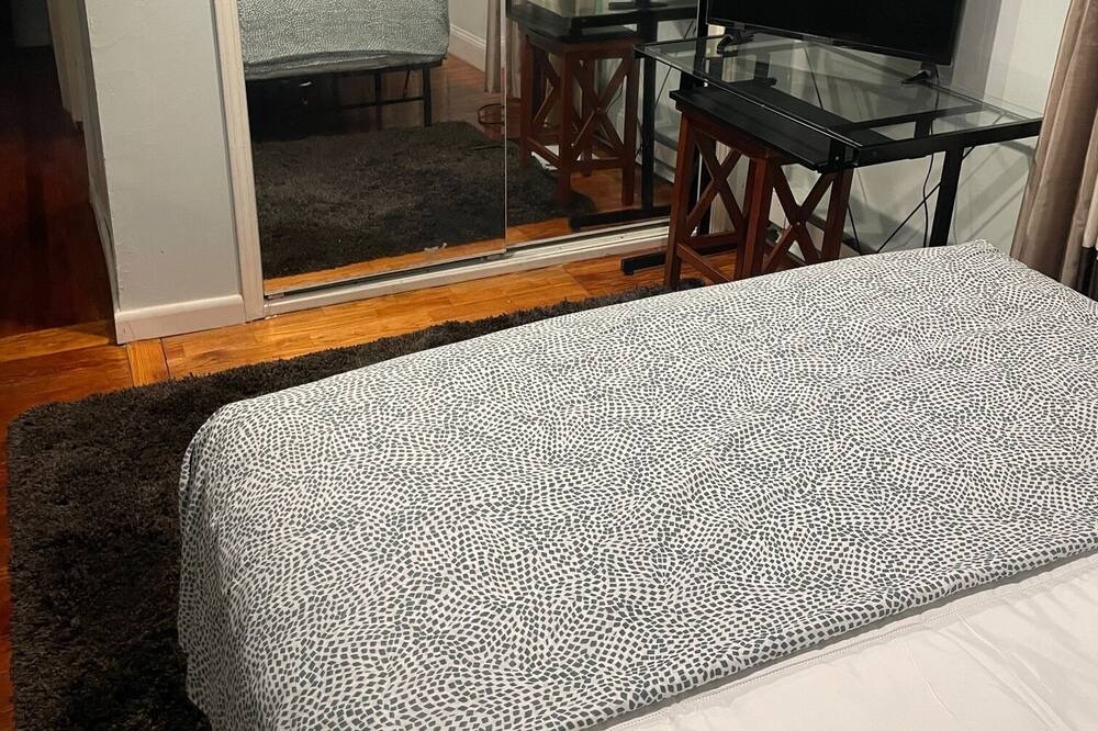 Photo of Bedroom in West Street - River Street