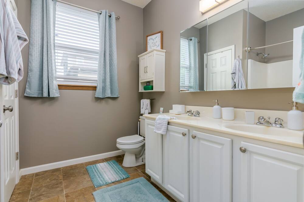 Photo of Bathroom in I-435 West KC-KS