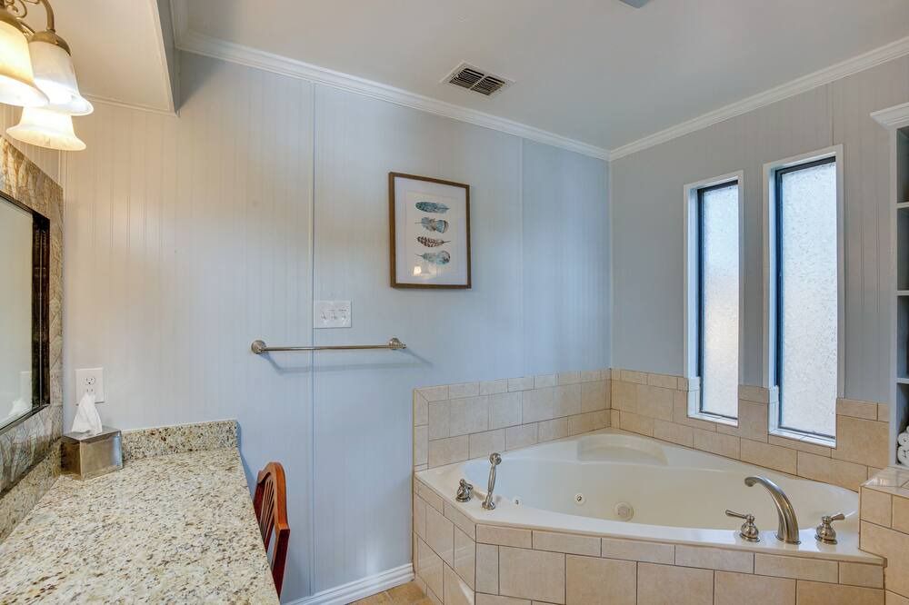 Photo of Bathroom in Flint