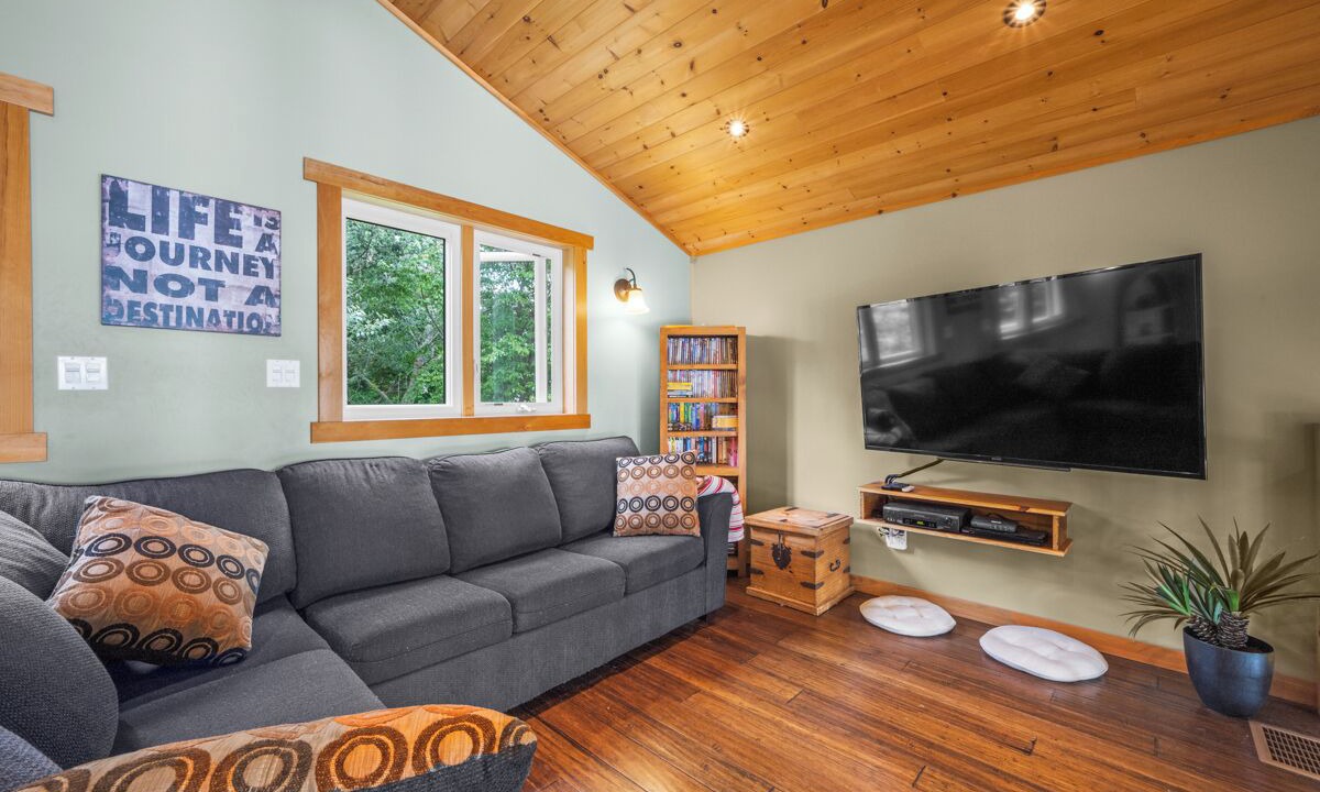 Photo of Livingroom in McKellar