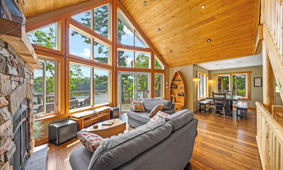Photo of Livingroom in McKellar