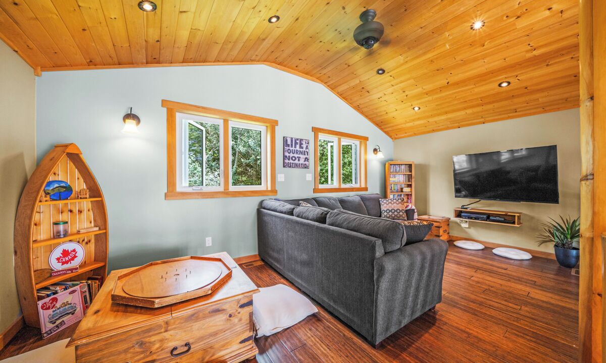 Photo of Livingroom in McKellar