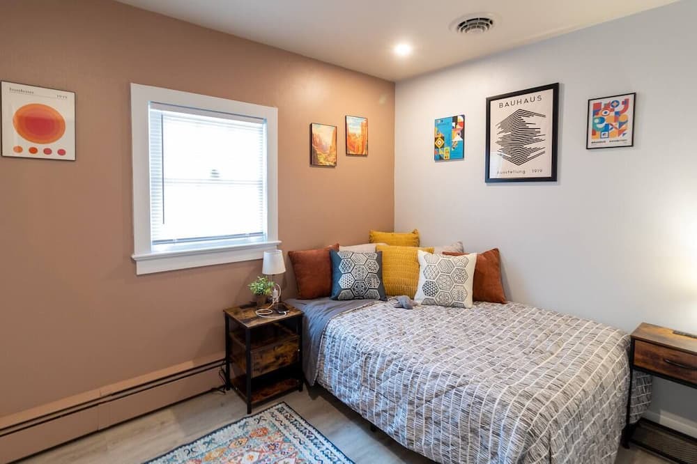 Photo of Bedroom in Centreville