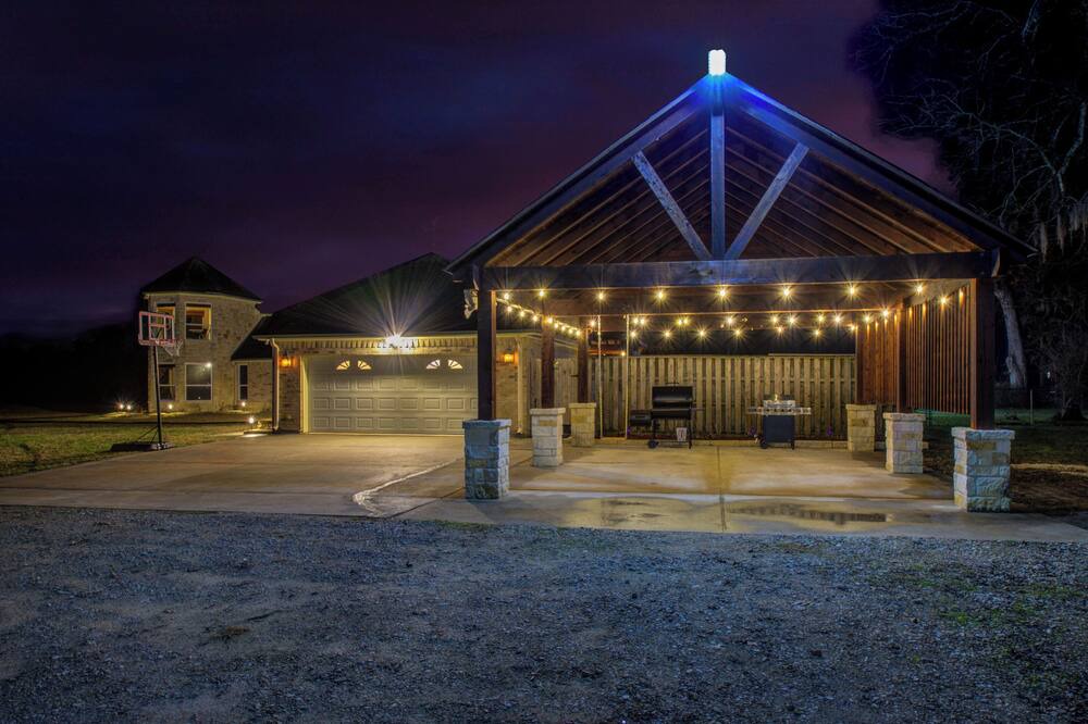 Photo of Outdoor in Pointblank