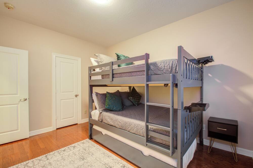 Photo of Bedroom in Pointblank