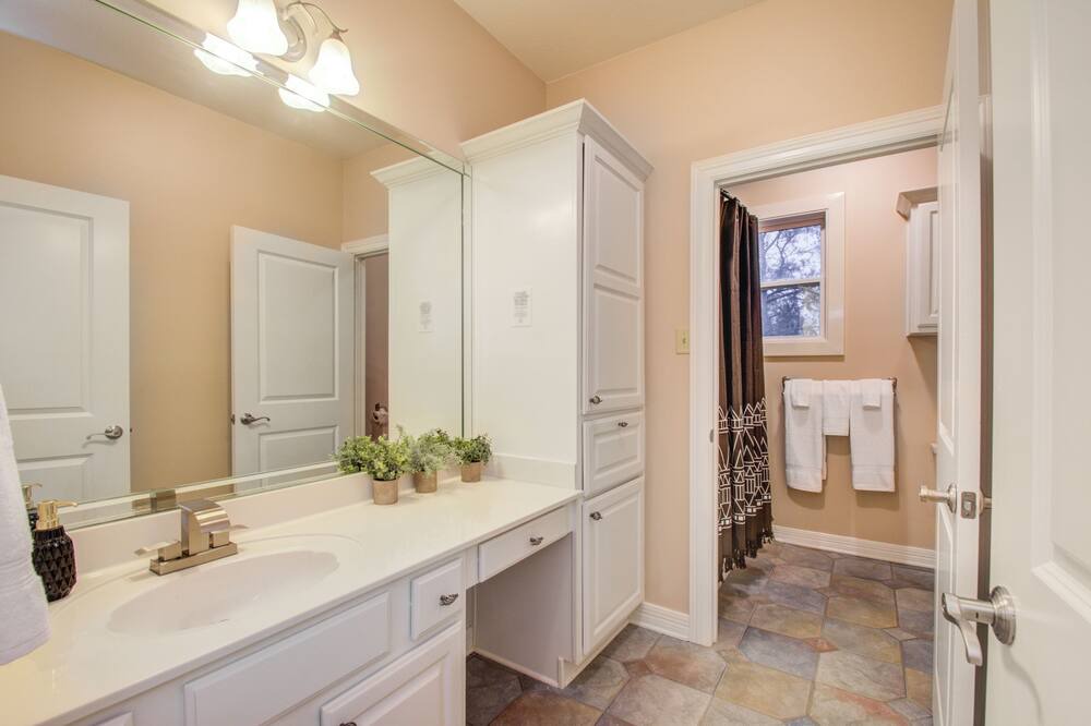 Photo of Bathroom in Pointblank
