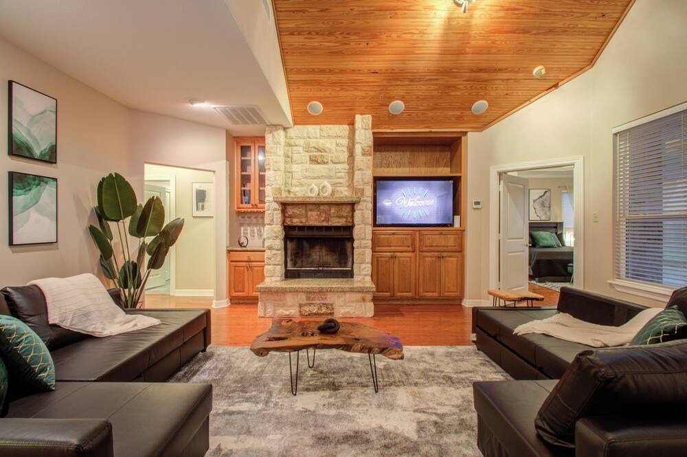 Photo of Livingroom in Pointblank