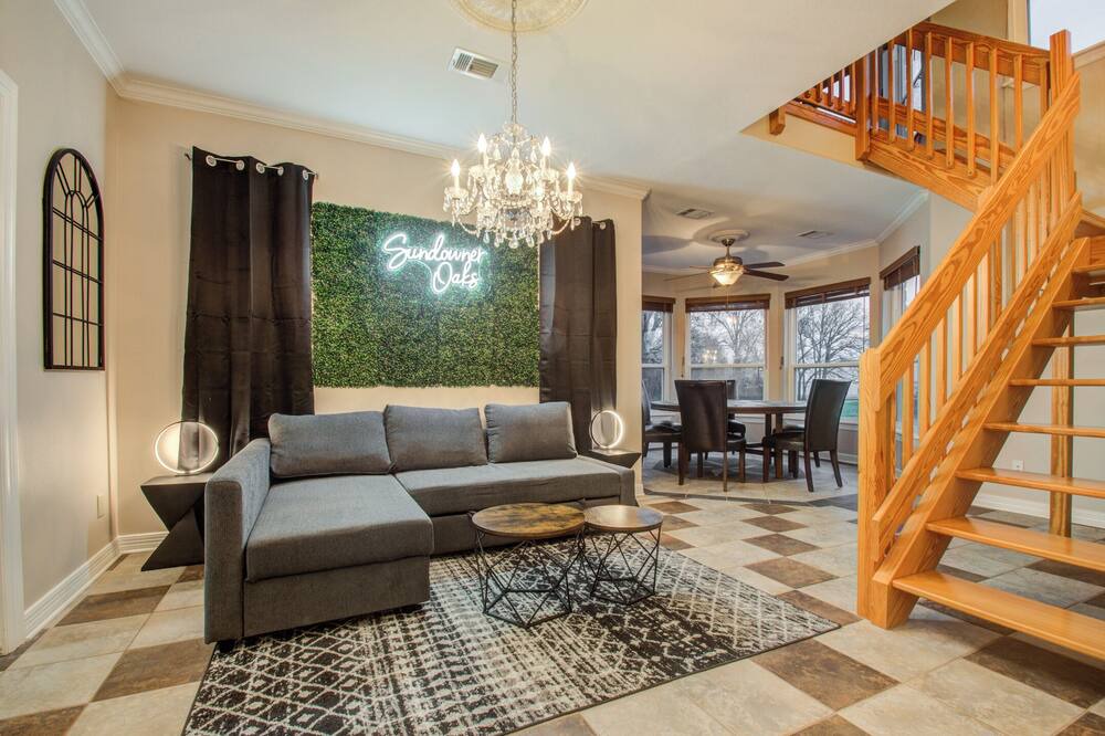Photo of Livingroom in Pointblank