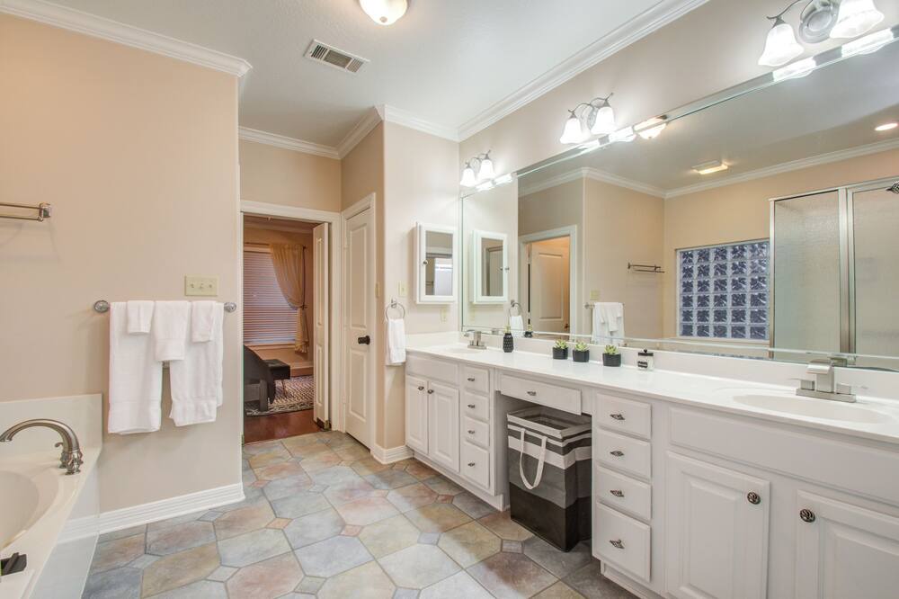 Photo of Bathroom in Pointblank