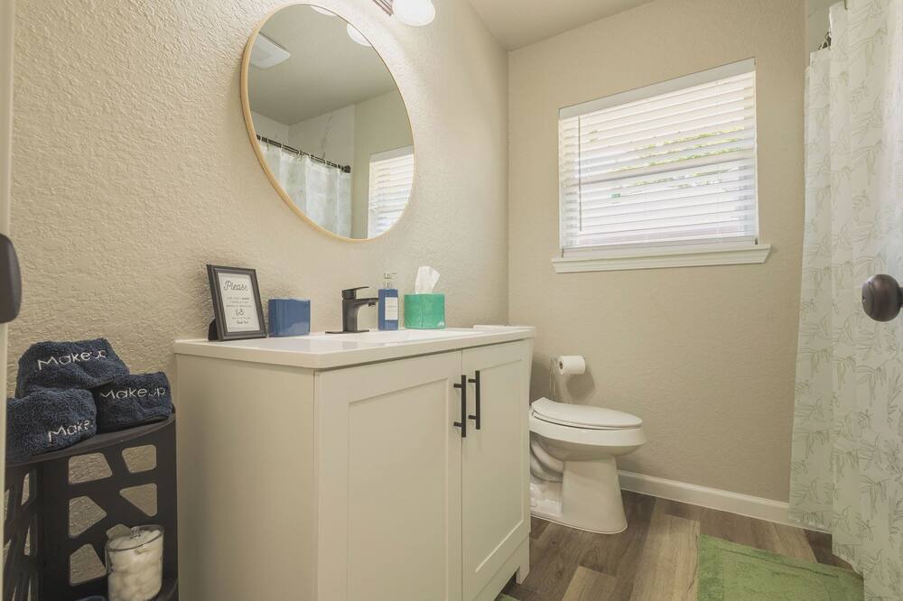 Photo of Bathroom in Lake Jackson