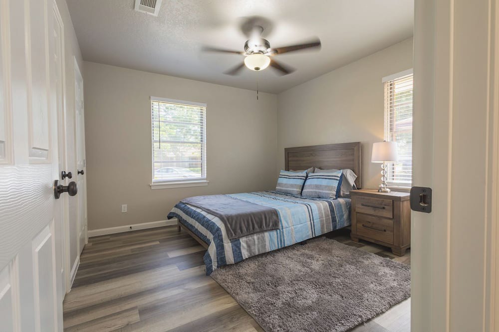 Photo of Bedroom in Lake Jackson