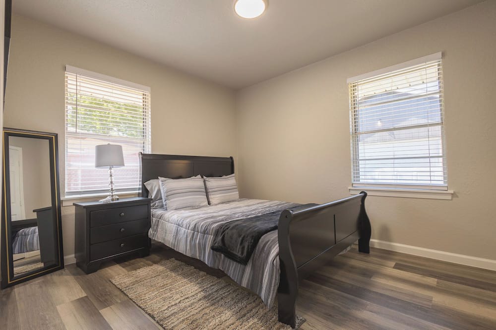 Photo of Bedroom in Lake Jackson
