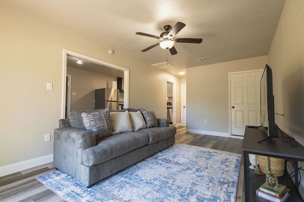 Photo of Livingroom in Lake Jackson