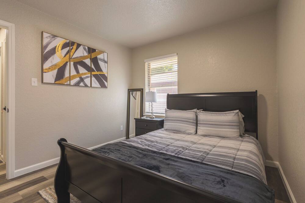 Photo of Bedroom in Lake Jackson