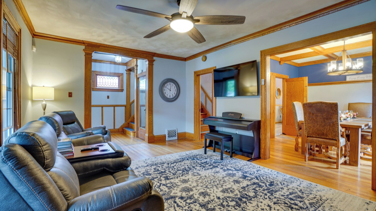Photo of Livingroom in Utica