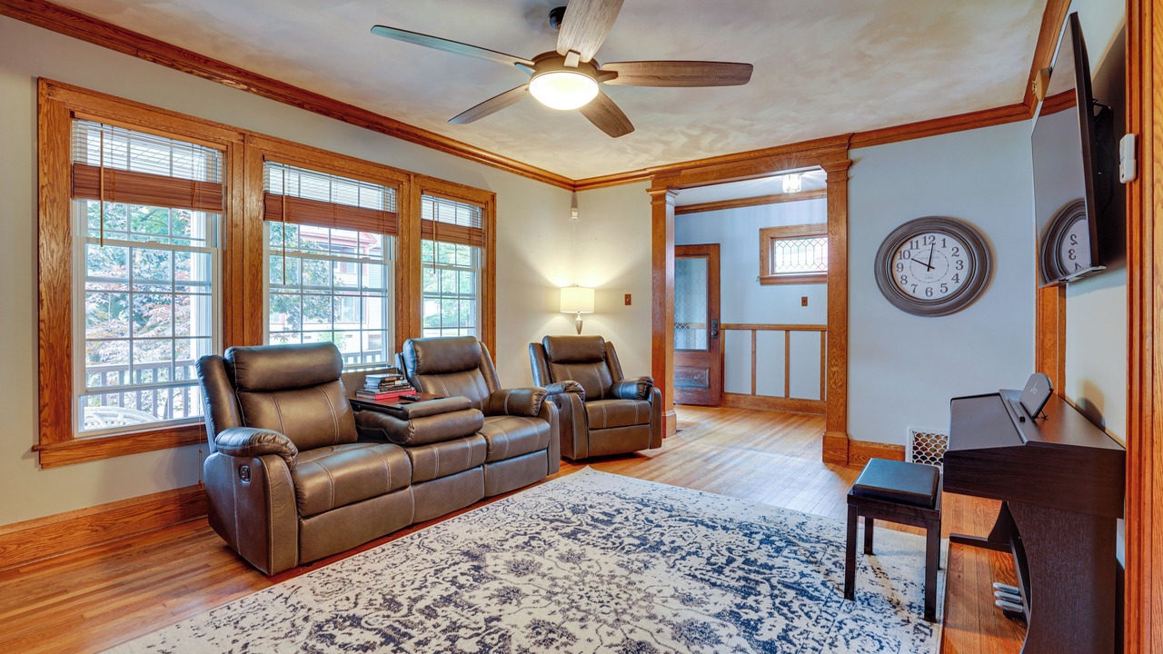 Photo of Livingroom in Utica