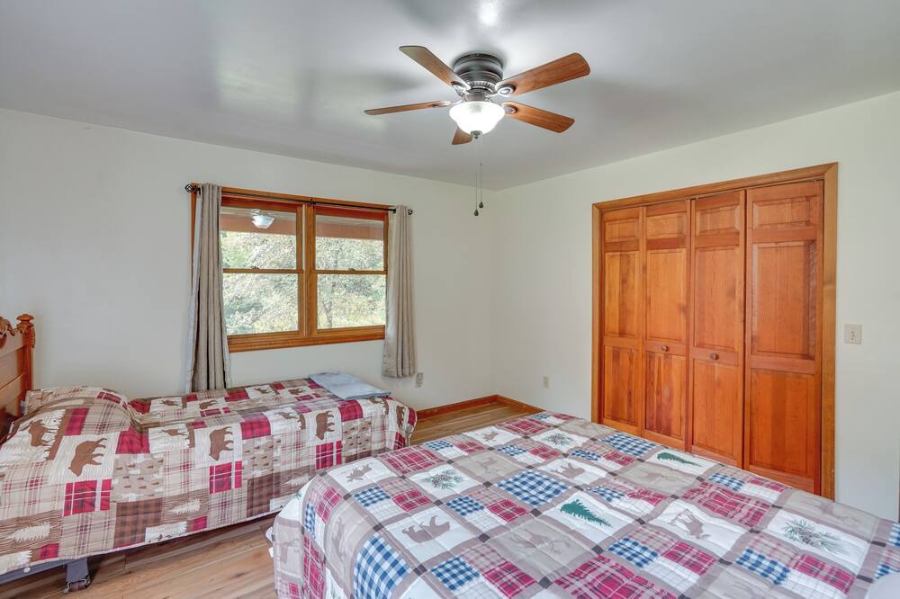Photo of Bedroom in Town of Ephratah