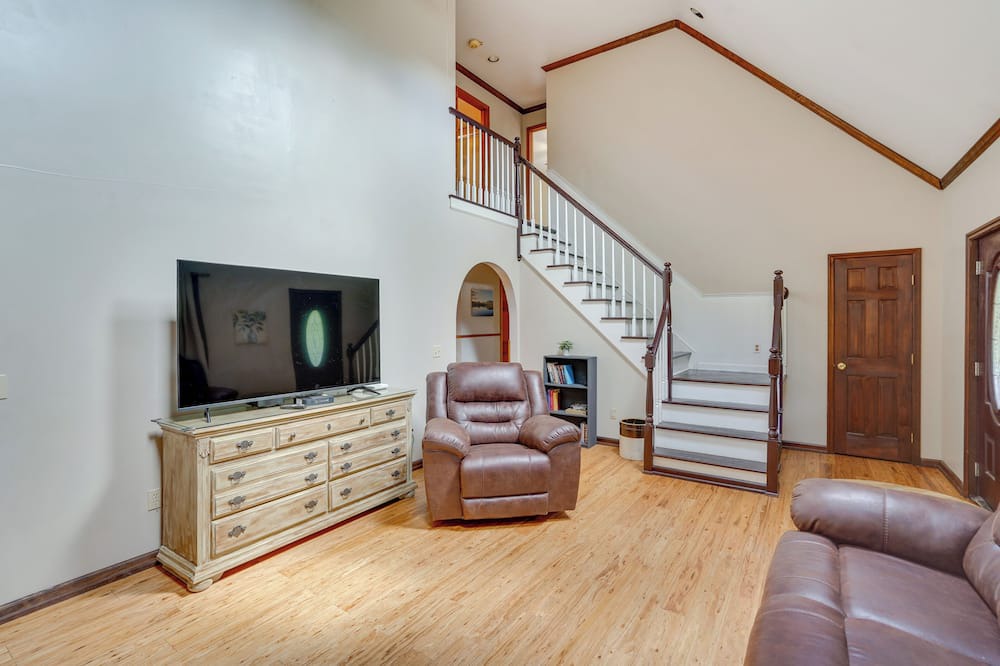 Photo of Livingroom in Town of Ephratah