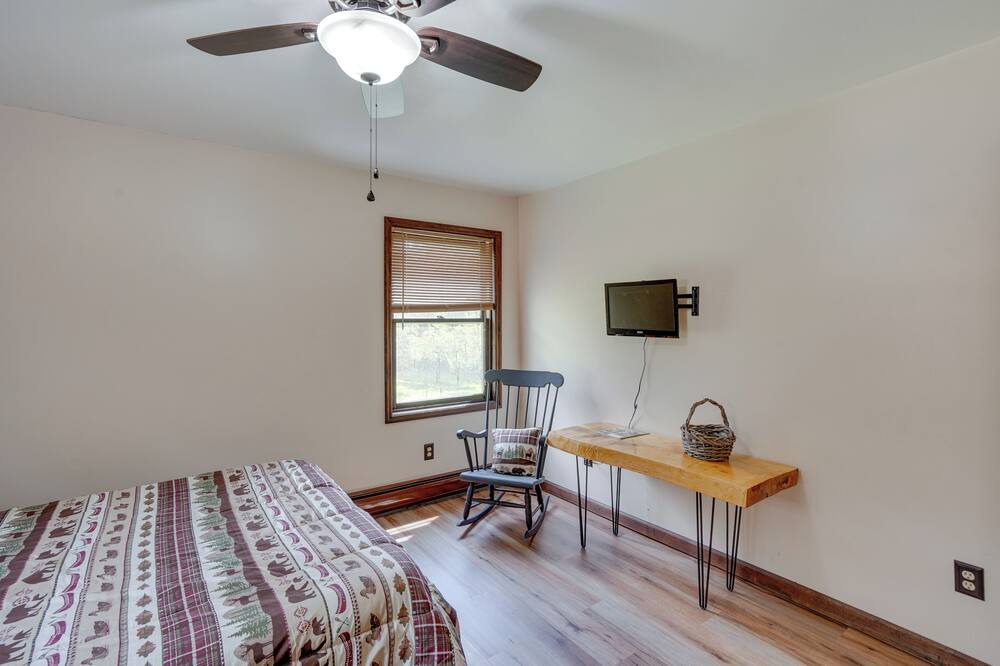 Photo of Bedroom in Town of Ephratah