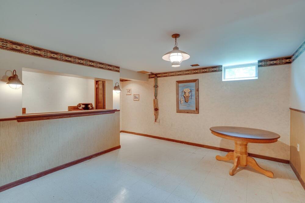 Photo of Bedroom in Town of Ephratah