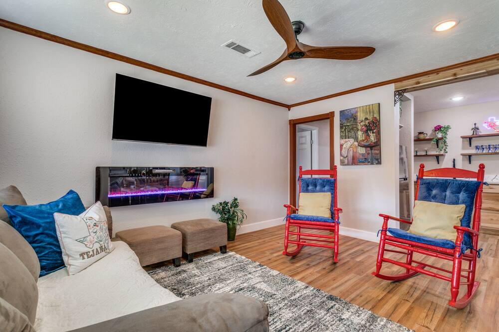 Photo of Livingroom in Houston