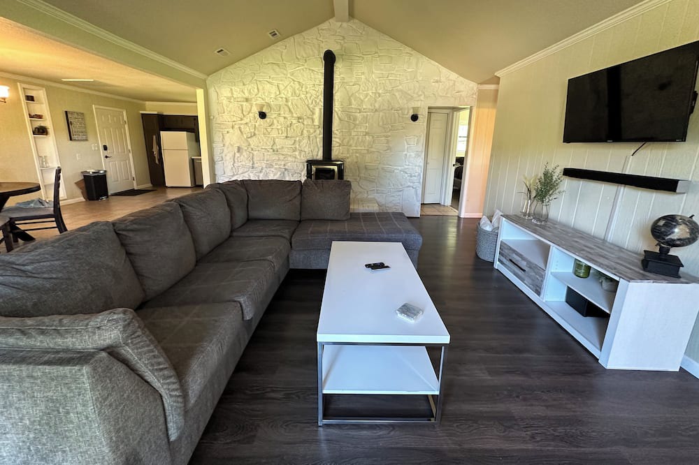 Photo of Livingroom in Lowell