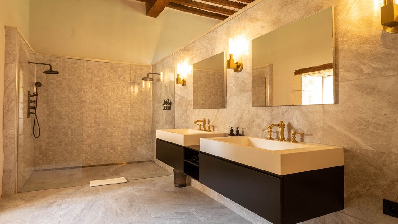 Photo of Bathroom in Saint-Aquilin