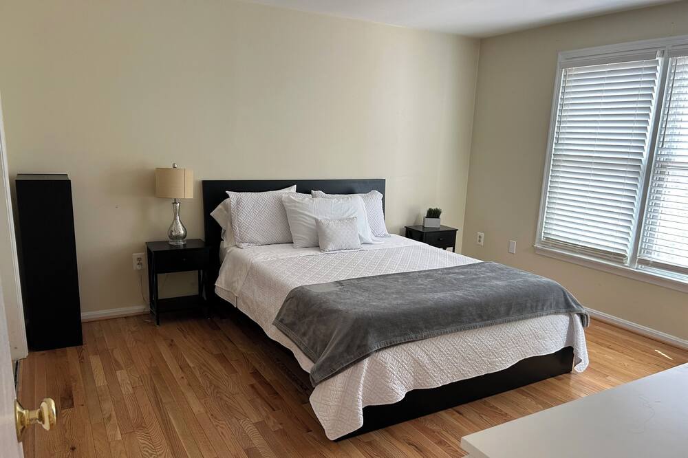 Photo of Bedroom in Lorton