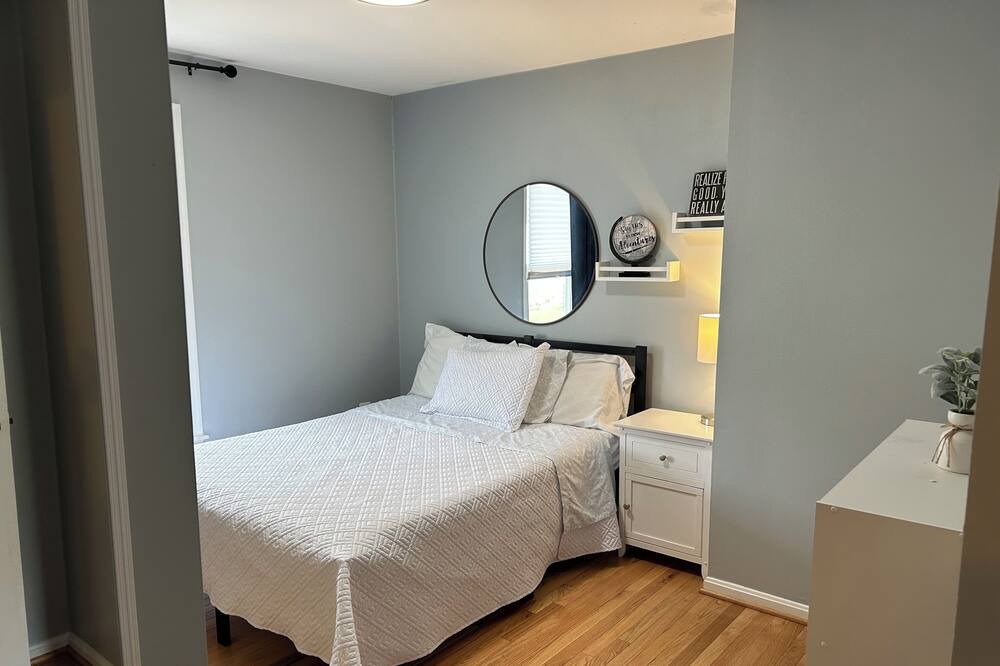 Photo of Bedroom in Lorton