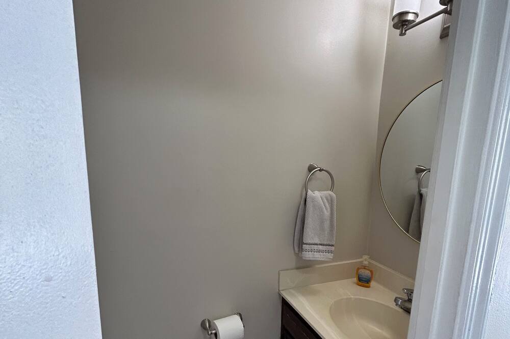 Photo of Bathroom in Lorton
