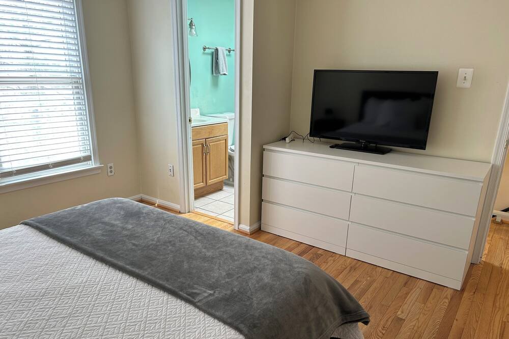 Photo of Bedroom in Lorton