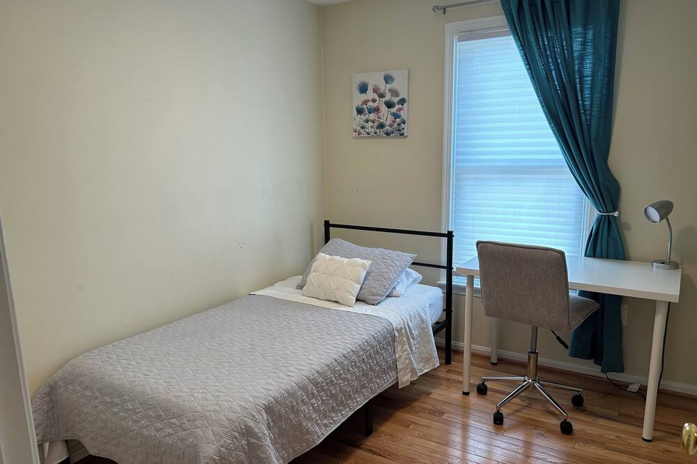 Photo of Bedroom in Lorton
