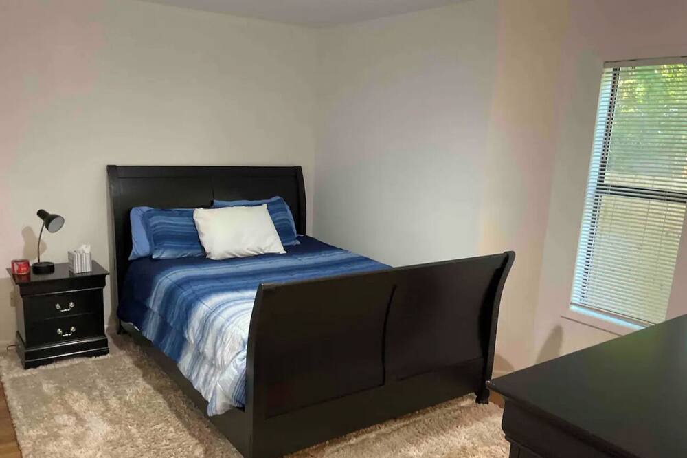 Photo of Bedroom in Alexandria