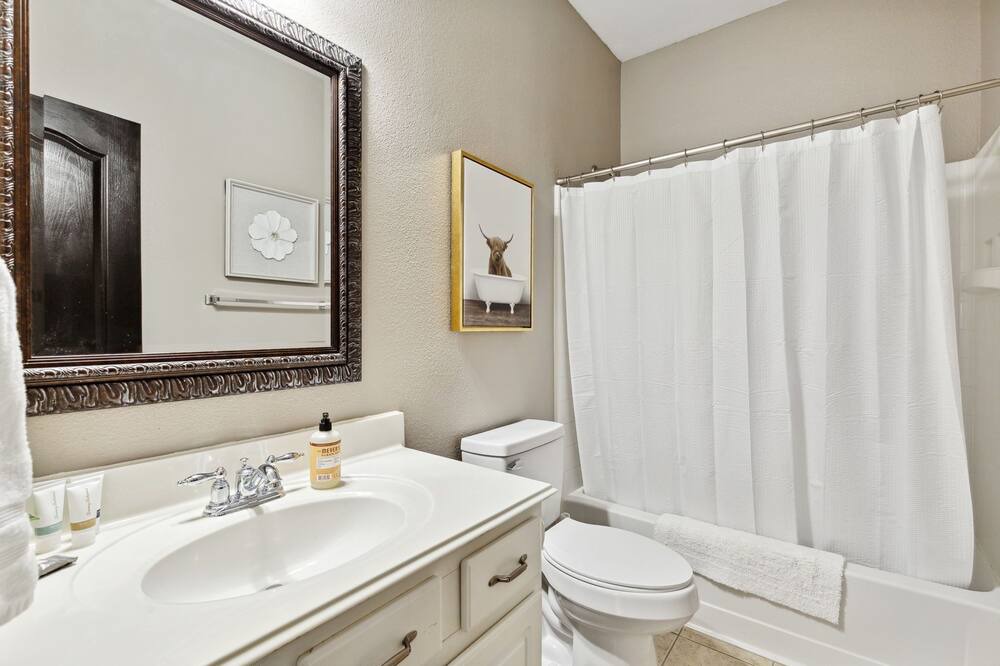Photo of Bathroom in Lantana